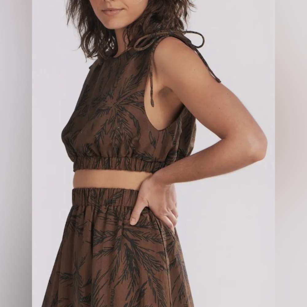 Charlie Holiday Linen Blend Chloe Printed Crop Top in a US size 6, NWT!